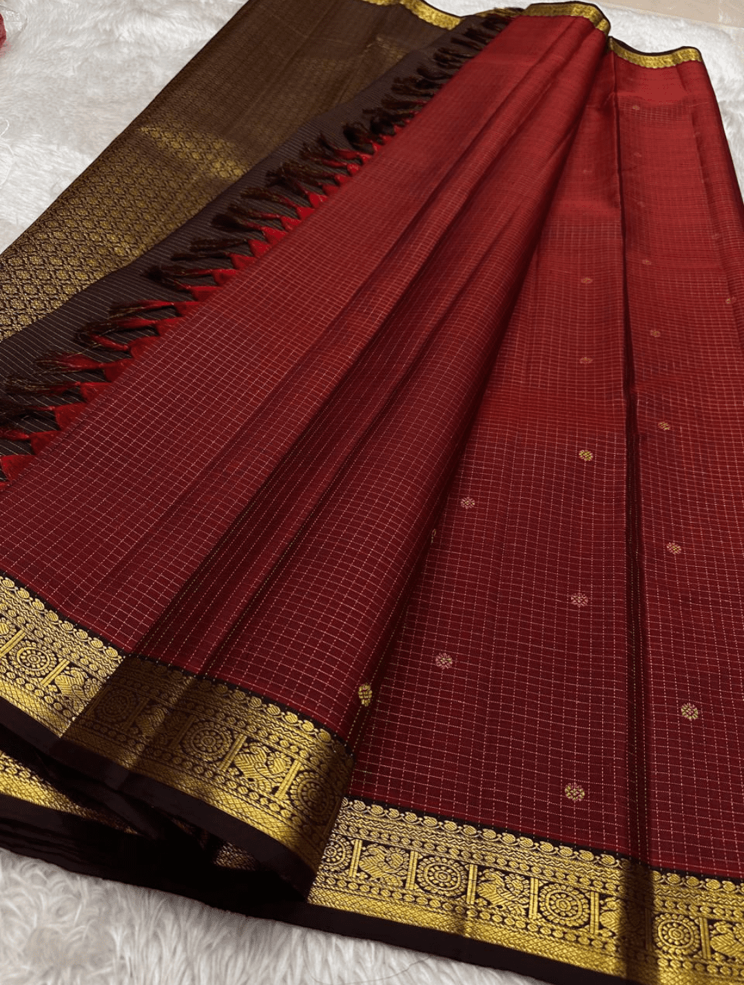 Maroon Majesty - Image 3